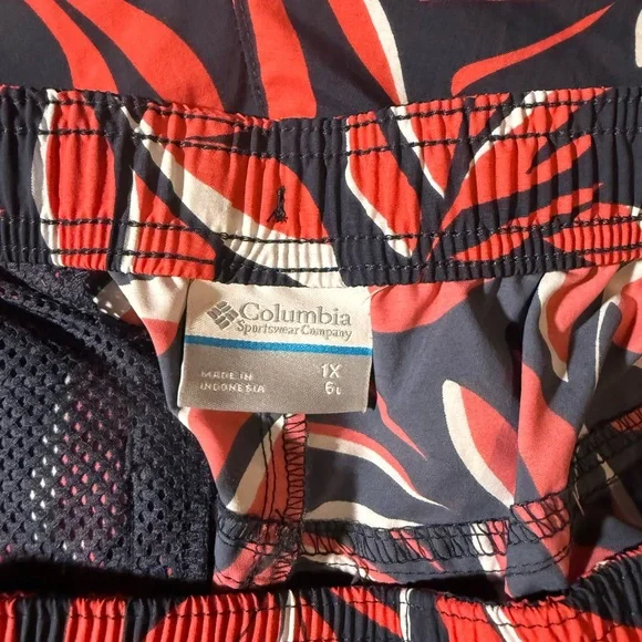 Columbia Women's Navy and Red Leaf Pattern Shorts - Picture 3 of 6